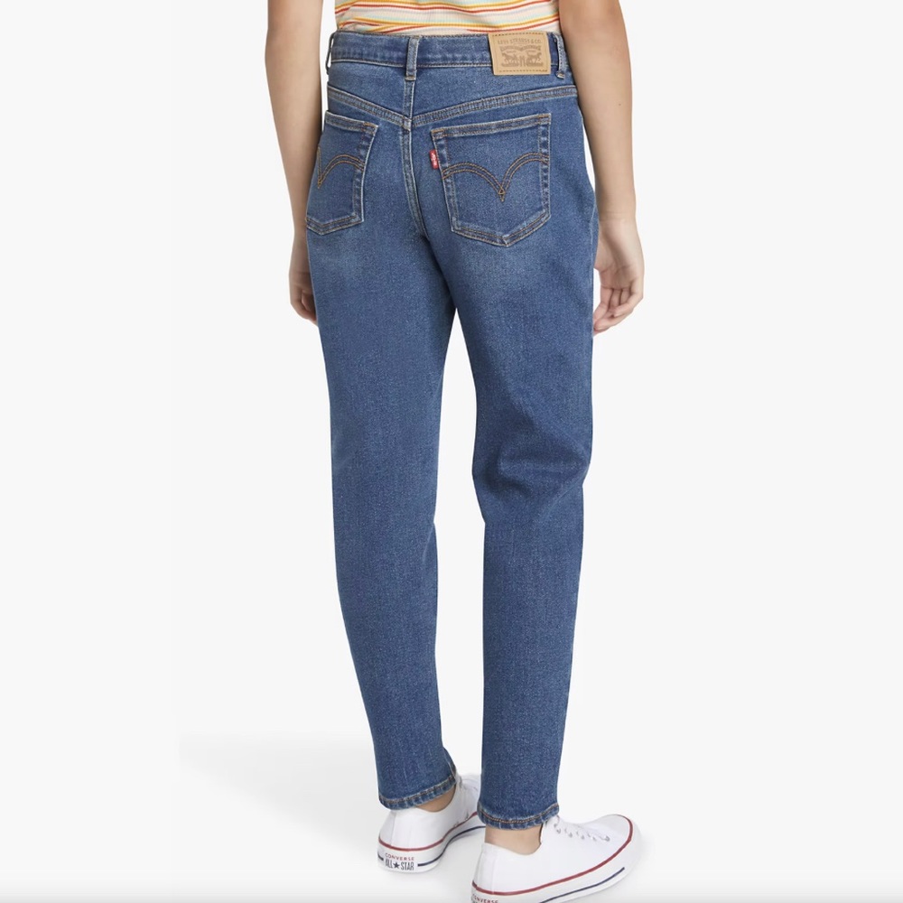🎉HP🎉Levi’s Silver Tab Mini Mom jeans. Size 8 reg. - Picture 2 of 11